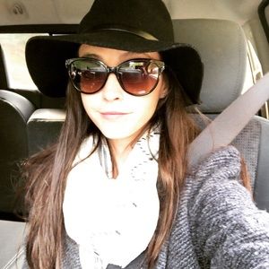 Meet your Posher, Tomara